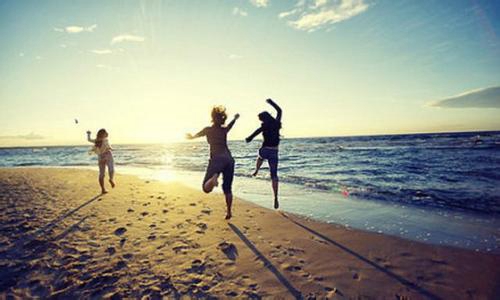 逆袭霸气的句子，男朋友送礼物发说说的句子 
